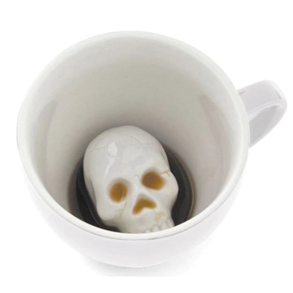 witziger Kaffeebecher mit Totenkopf Schädel