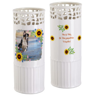 weiße Blumenvase mit Foto im Sonnenblumenrahmen und Wunschtext